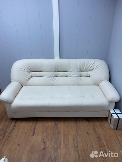 Офисный кожаный диван бу