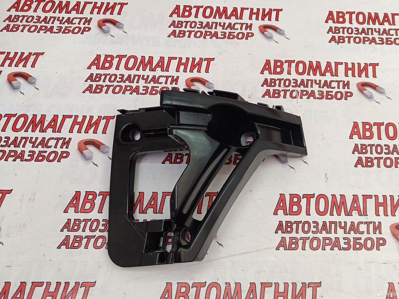 Кронштейн заднего бампера правый Voyah Free