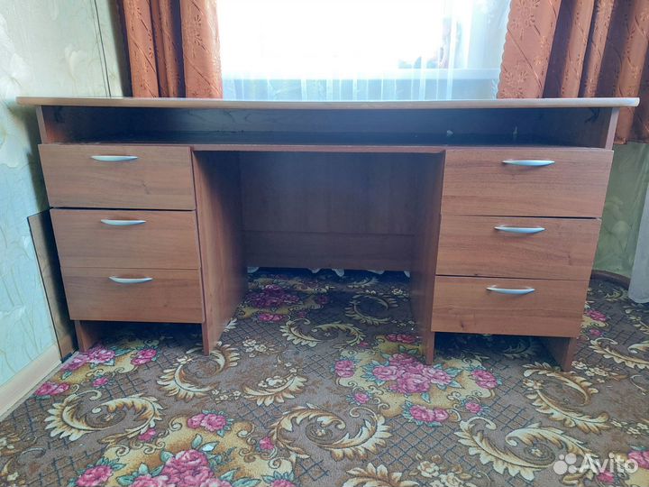 Продам письменный стол