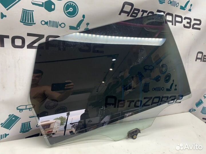 Стекло двери заднее правое Kia Ceed хэтчбек G4FC