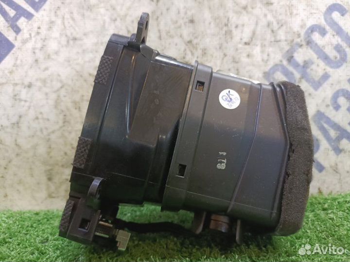 Дефлектор обдува правый Kia Optima седан 2.0 G4KD