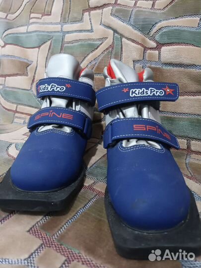 Лыжные ботинки