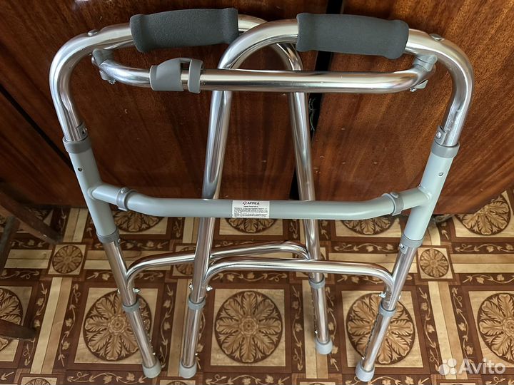 Ходунки для взрослых шагающие