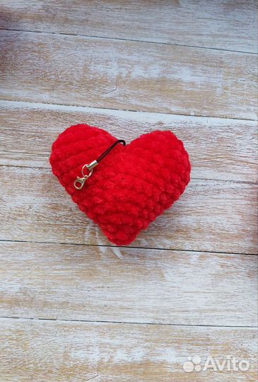 Плюшевое сердце-брелок