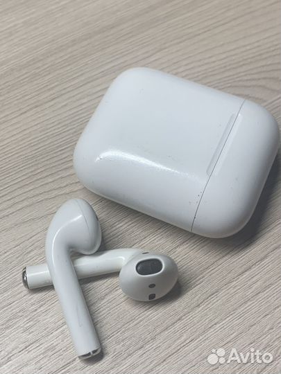 Беспроводные наушники apple airpods 1