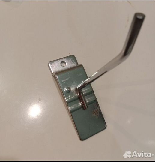 Вешалки-крючки для подсобки, дачи, гаража, сервиса