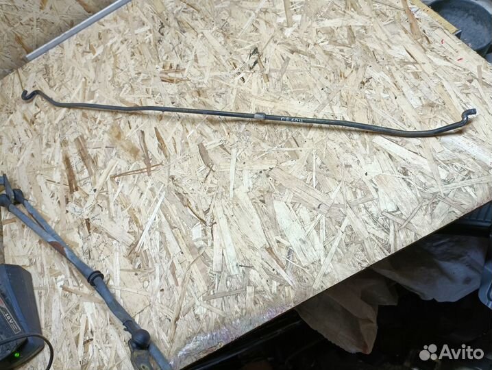 Держатель капота Toyota Corolla CE108 2C