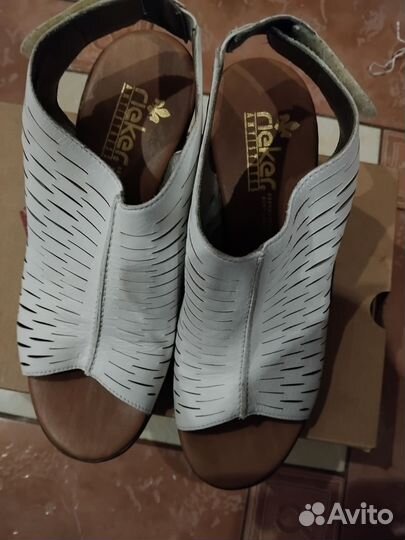 Босоножки женские