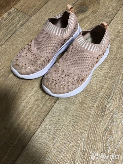 Кроссовки на девочку