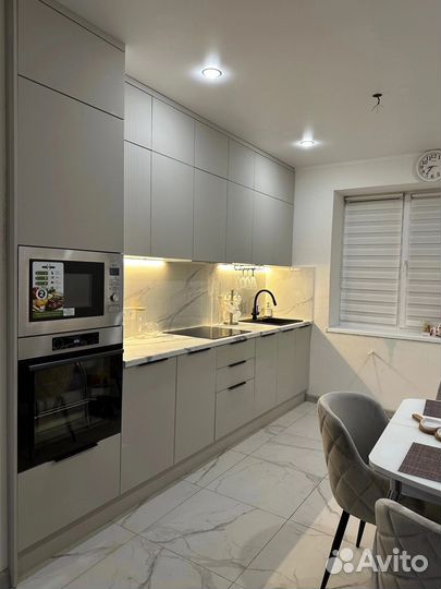 Прямая кухня с пеналом