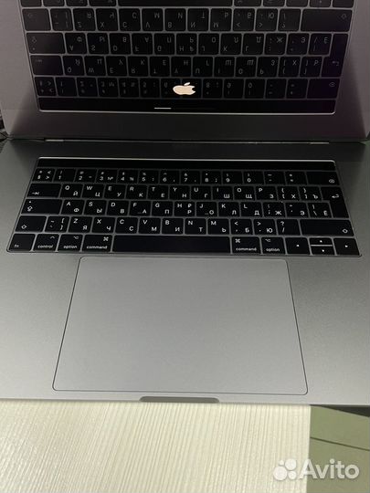 MacBook Pro 15 (2017) i7 16GB 512GB Radeon Pro560