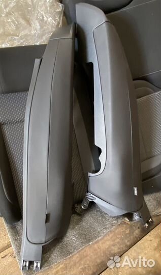 3G9885702F,3G9885701F боковина дивана Passat B8