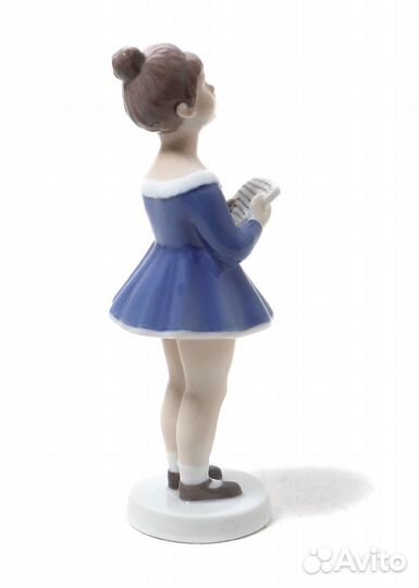 Фарфоровая фигура 