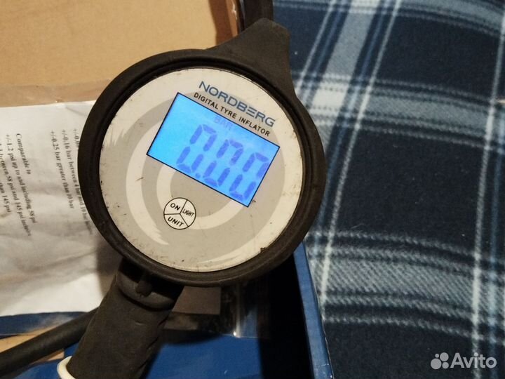 Пистолет для подкачки колес цифровой