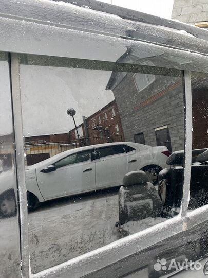 Стекло двери задней левой Chevrolet TrailBlazer I