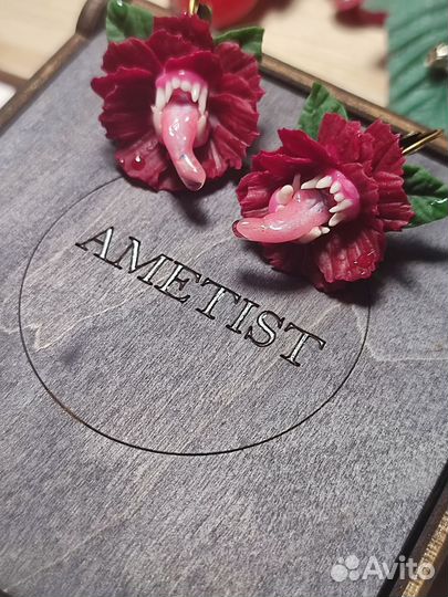 Зубастые украшения