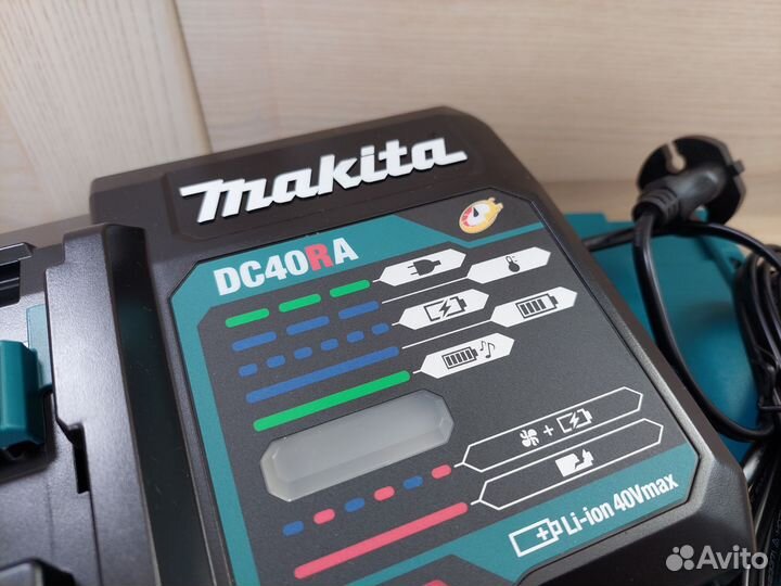 Поштучно: Makita DC40RA и BL4025 XGT