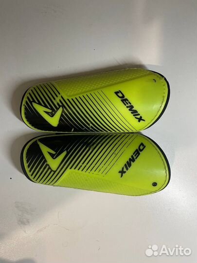 Футбольные щитки Demix