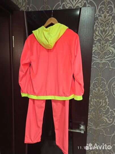 Продам спортивный костюм 46-48 р новый