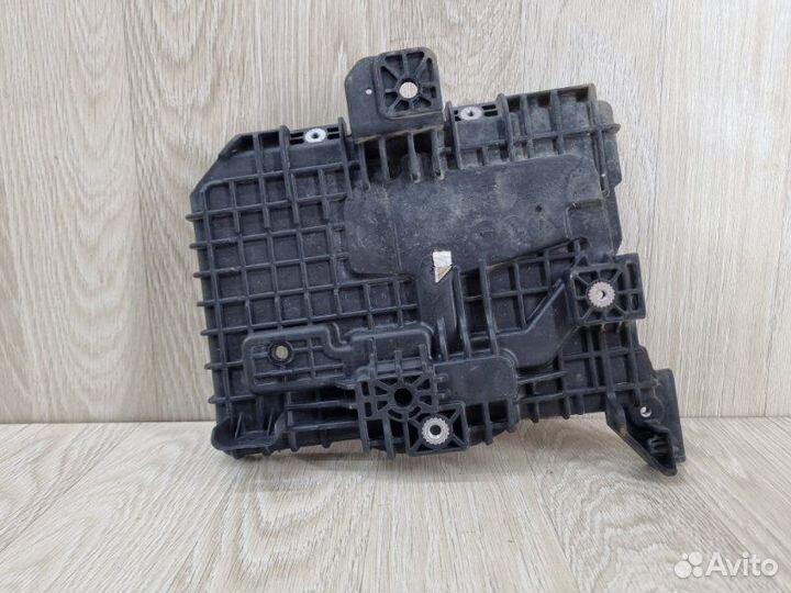 Площадка аккумулятора Hyundai Solaris 2