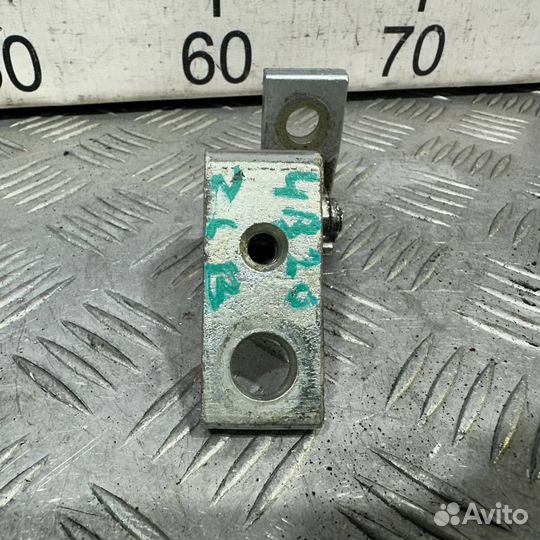 Б/У Петля двери перед/зад левая верхняя#002