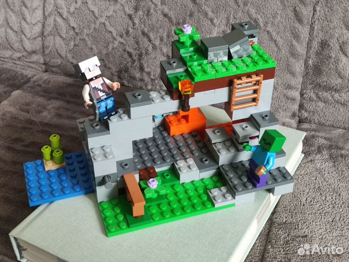 Lego Minecraft 21141 Пещера Зомби