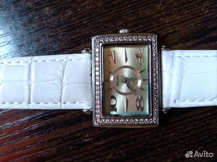 Серебряные часы Ника с фианитами