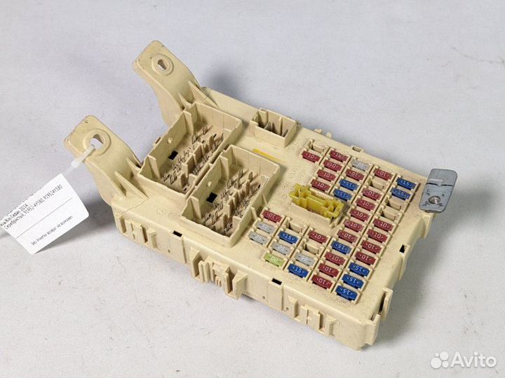 Блок предохранителей салонный Kia Rio седан 2014