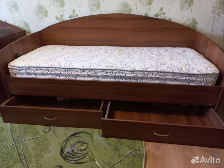 Кровать
