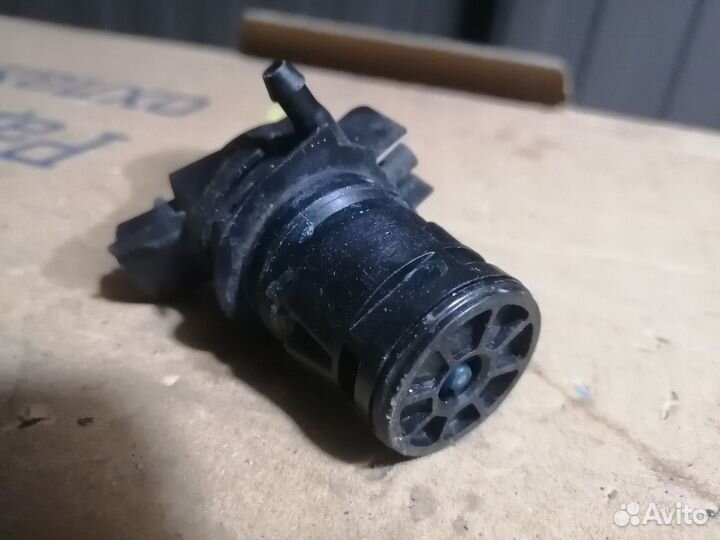 Насос омывателя лобового стекла Mazda 3 бк