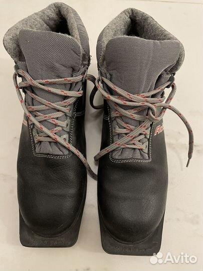 Лыжные ботинки action и лыжи