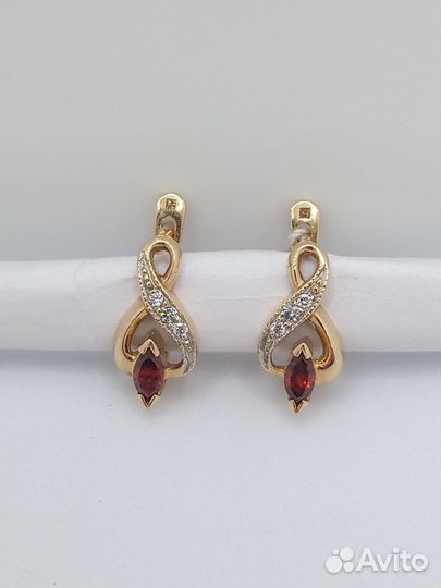 Золотые серьги с камнем