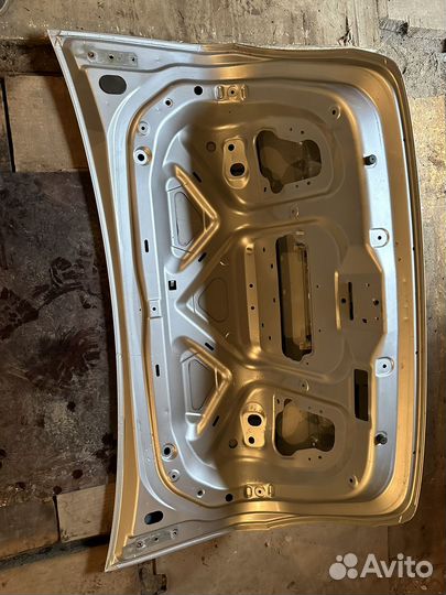 Кршка багажника ниссан