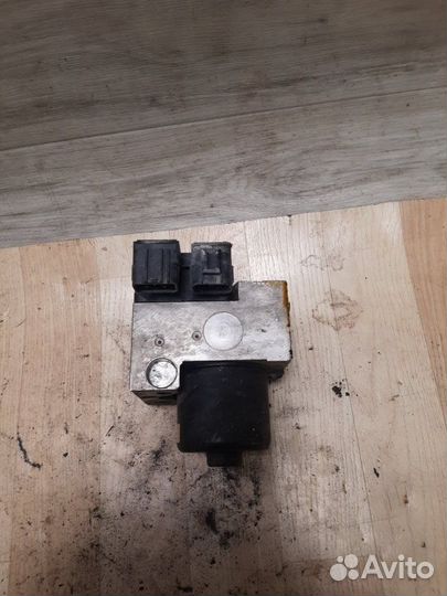 Блок ABS Toyota Harrier MCU10W 1MZ-FE 3.0 2002