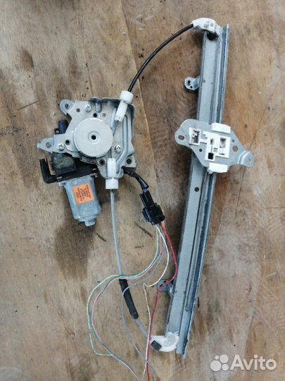 Стеклоподъемник передний правый Nissan Tiida C11