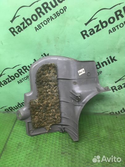 Накладка (кузов внутри) Nissan Primera (P11) II ре