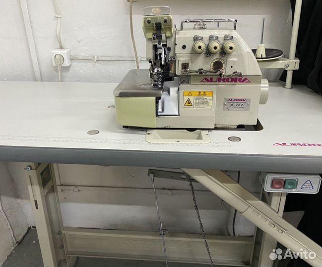 Оверлок трехниточный Aurora бу