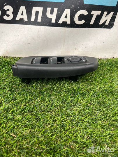 Кнопка стеклоподъемника двери передней левой