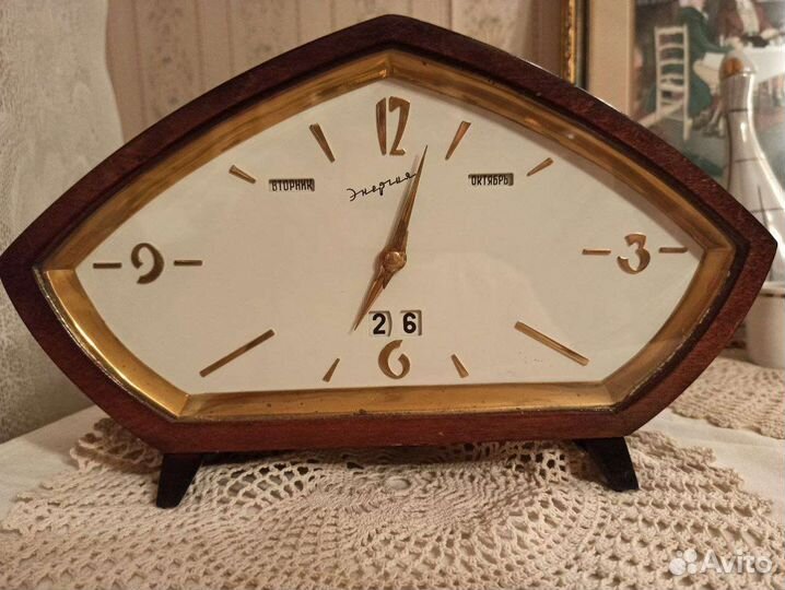 Антикварные настольные часы Энергия