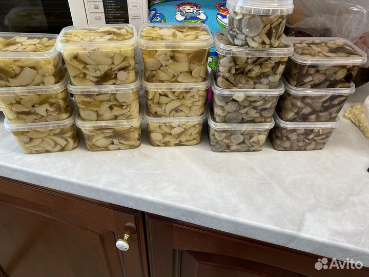 Грибы маринованные