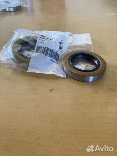 Сальник шкива натяжителя Komatsu s6d155-4