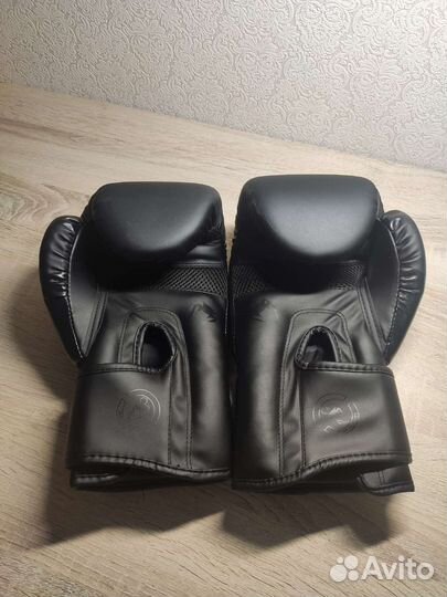 Боксерские перчатки Venum 10-12-14-16 унций