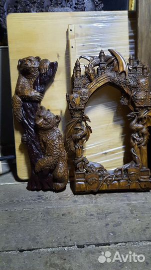 Резное панно из дерева