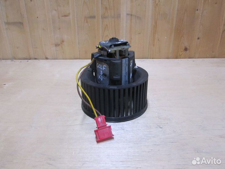 Моторчик отопителя печки Volkswagen Golf 3