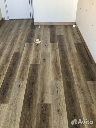 Укладка ламината монтаж плинтусов