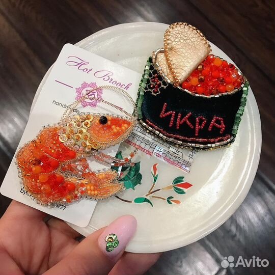 Брошь ручной работы «красная икра»