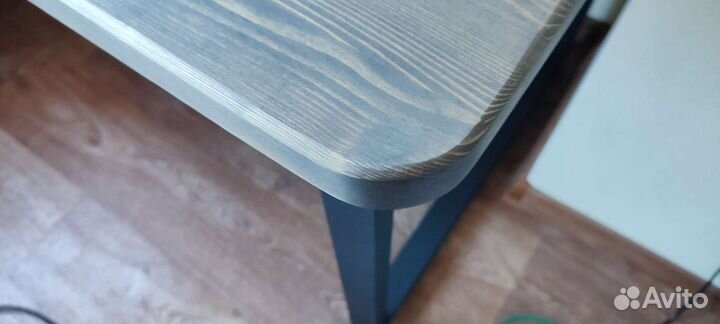 Компьютерный стол из массива