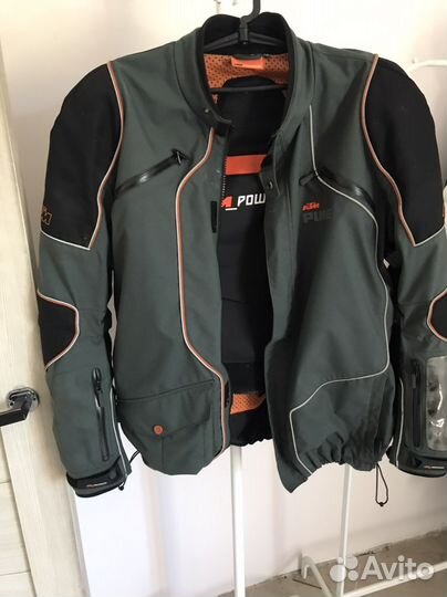 Мотоэкипировка косюм ktm powerwear, шлем Arai