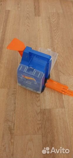 Хотвилс стартер с боксом для хранения машин