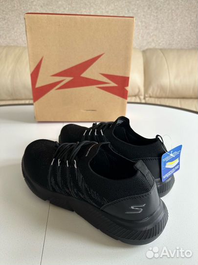 Новые мужские кроссовки Skechers